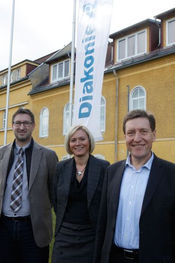 Im Bild v.l.n.r.: Wirtschaftsdirektor Mag. Walter
Pansi, Personaldirektorin MMag. Susanne Prentner-Vitek, Rektor Pfr.
Mag. Dr. Hubert Stotter