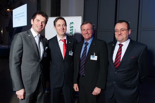 Vorschau Bild von Max A. Weißensteiner, Geschäftsführer
EurotaxGlass's; Heiko Haasler, Geschäftsführer EurotaxGlass's, Dir.
KR Michael Heilmann, Verkaufsdirektor General Motors Austria GmbH;
Martin Novak, Verkaufsdirektor EurotaxGlass's (v.l.n.r.)