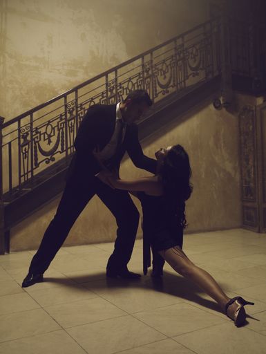 Vorschau Bild von Starbassbariton Erwin Schrott mit Tangotänzerin