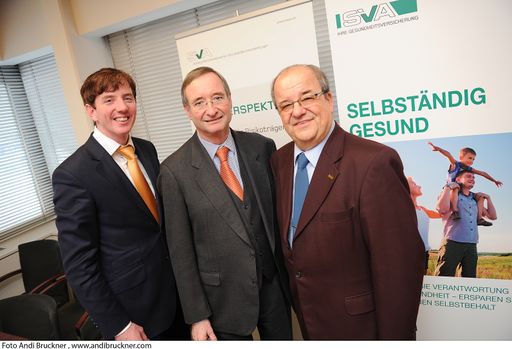  Ein Jahr "Selbständig Gesund" - Bei der
Pressekonferenz am Dienstag ziehen SVA Obmann Christoph Leitl (mi),
SVA Obmann-Stv. Peter McDonald (li) und SVA Obmann-Stv. Wilhelm
Turecek (re) Bilanz über ein erfolgreiches Jahr 2012. Leitl: "40 %
mehr Vorsorgeuntersuchungen im Jahr 2012 - das ist ein wichtiger
Schritt zu besserer Lebensqualität".