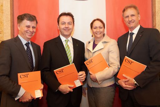 http://www.apa-fotoservice.at/galerie/3779/ Im Bild
v.l.n.r. Dr. Michael Fembek csr Jahrbuch Herausgeber, BM Niki
Berlakovich, VStDir Dr. Ulrike Baumgartner-Gabitzer | Verbundkonzern
und VD KR Heinz Behacker | VBV - Vorsorgekasse AG