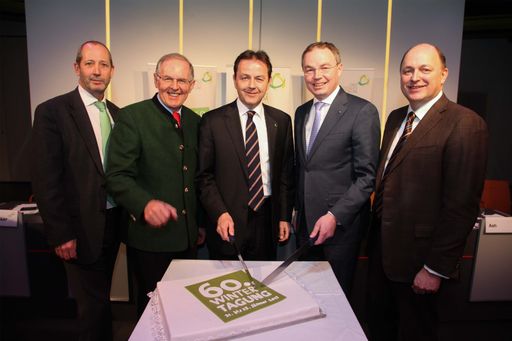  60. Wintertagung des Ökosozialen Forums. v.l.n.r.:
Ken Ash ( Dir der Abt für Landwirtschaft und Handel, OECD), Gerhard
Wlodkowski (Präs. der LK Österreich), Niki Berlakovich
(Landwirtschaftsminister), Stephan Pernkopf (Präs. des Ökosozialen
Forums), Andreas Klauser (CEO Case IH und Steyr Traktoren).