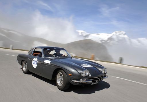 26. Kitzbüheler Alpenrallye. Herrliche Oldtimer
auf den schönsten Alpenstraßen in Tirol, Salzburg und Bayern. Im
Bild ein Lamborghini 400 GT 2+2 - die exklusive Sportwagenmarke
feiert dieses Jahr ihr 50-Jahr-Jubiläum.