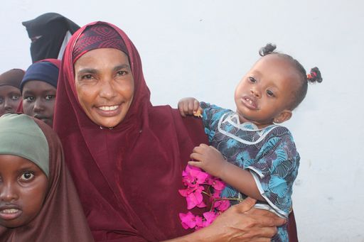Nach mehr als eineinhalb Jahren Evakuierung sind
die SOS-Kinderdorf-Familien endlich wieder in ihr Zuhause ins
SOS-Kinderdorf Mogadischu zurückgekehrt und blicken nun wieder
hoffnungsvoll in die Zukunft.