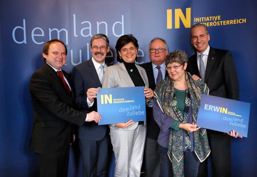 LR a.D. Emil Schabl, Mag. Erwin Hameseder, Obfrau
Mag. Bettina Glatz-Kremsner, ÖkRat Dr. Christian Konrad, Prof. Dr.
Rotraud Perner und Primarius DDr. Thomas Klestil im Rahmen der
Start-Pressekonferenz der Initiative Niederösterreich.