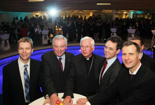 Vorschau Bild von Feierliche Eröffnung: Patrick Sax, Hermann
Schuetzenhoefer, Weihbischof Lackner, BGM Josef Sommer, GF Siegfried
Feldbaumer