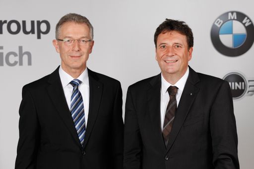 Vorschau Bild von BMW Group in Österreich. Wirtschaftspressekonferenz
am 30. Jänner 2013: DI (FH) Gerhard Wölfel, Geschäftsführer BMW
Motoren GmbH (links) und Kurt Egloff, Geschäftsführer BMW Austria
GmbH