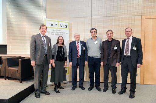 Von l. n. r.: DI Georg Stonawski, Geschäftsführer
VRVis, Wien; Prof. Dr. Holly Rushmeier, Yale University, USA; Prof.
Dr. Ben Shneiderman, University of Maryland, USA; Prof. Dr. Joaquim
Jorge, Technical Univ. of Lisbon, Portugal; Prof. Dr. Markus Gross,
ETH Zürich and Disney Research, CH; Prof. Dr. Werner Purgathofer, TU
Wien/wissenschaftlicher Leiter des VRVis, Wien.