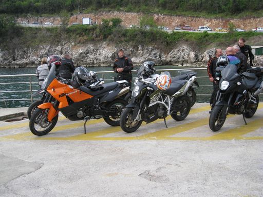 Vorschau Bild von Professionelle Guides sorgen dafür, dass auch
Spaß und Unterhaltung bei den Motorradreisen vom Reisebüro "Bunte
Urlaubswelt" in Schörfling am Attersee nicht zu kurz kommen.