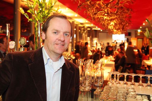  Haubenkoch Sepp Schellhorn empfängt im
Restaurant m32 hochkarätige Gäste beim "Salon Weitblick".