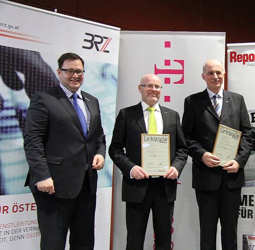  3. Platz Bundespreis eAward 2012 für Projekt
"Pay-At-Match - bargeld- und kartenloses Bezahlsystem". Christian
Rupp, Plattform Digitales Österreich, Signot Keldorfer und Leopold
Gallner, ekey biometric systems.