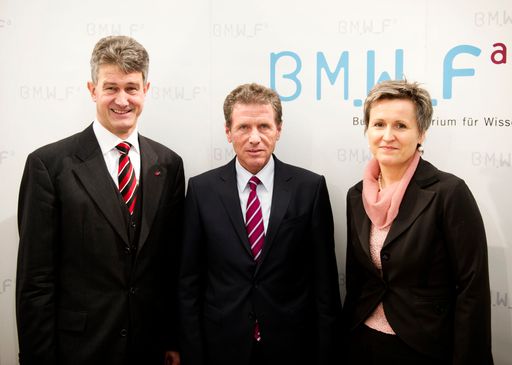 Gemeinsames Pressegespräch mit Rektor Kainz und
Vizerektorin Schnabl zu Kooperationsvorhaben in den
Leistungsvereinbarungen (2013 - 2015)