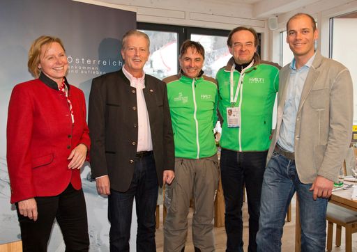 v.l.n.r.: ÖW-Geschäftsführerin Petra Stolba, BM
Reinhold Mitterlehner, ÖSV-Direktor Renhold Zitz, Direktor
Steiermark Tourismus Georg Bliem, Michael Walchhofer