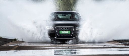 Der neue Nokian zLine Ultra High Performance
Sommerreifen bietet sportliches, präzises, hervorragendes
Fahrverhalten für schnelles Fahren mit festem Griff auch bei Nässe.
Foto: Nokian Reifen. Honorarfrei für redaktionelle Zwecke /
Quellenangabe: Nokian Reifen / http://www.nokiantyres.de /
http://www.nokiantyres.ch. Dieser coole, sichere und leistungsstarke
Reifen des verbesserten Nokian Sommerreifenprogramms fährt sich
erfreulich stabil mit genauem Handling bei den unterschiedlichen
deutschen Bedingungen im Sommer. Extreme Situationen meistert der
Nokian zLine. Schlagworte: Reifen, pneu, sommerreifen, Nokian,
Nokian zline, Nokian-Reifen, testsieger, reifen test, sommerreifen
test, test, Testbericht, sieger, felgen, autoreifen, reifenservice,
pr agentur, Dr. Falk Köhler PR, public relations agentur,
kommunikationsagentur. Rechtevermerk: Foto: Nokian Reifen /
Bildrechte: Verwendung weltweit. Belegexemplar erfreut
