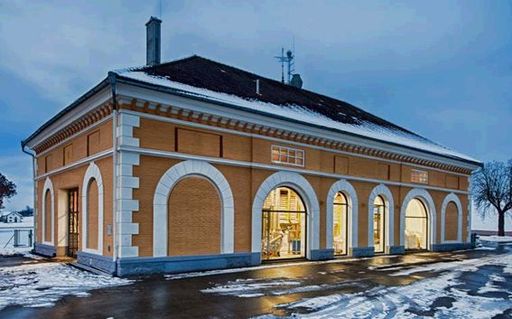 Vorschau Bild von "Man darf nicht dem Mengendenken verfallen, der
Inhalt entscheidet." Stiegl-Chef Dr. Heinrich Dieter Kiener baute in
der Brauerei eigenen Landwirtschaft eine weltweit einzigartige
Mälzerei und Rösterei.