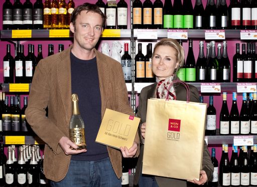 Florian Größwang, Geschäftsführer WEIN & CO, und
Bettina Gruber, Leiterin des Zielgruppenmarketings, kündigen goldene
Zeiten für Topkunden an.