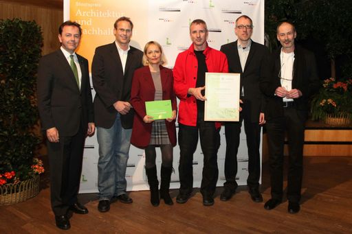  v.l.n.r.: Dipl. Ing. Nikolaus Berlakovich, Ing. Mag
Philipp Kastl (Heindl-Holding GmbH), Mag. Georgine Heindl
(Heindl-Holding), Dipl. Ing. Jakob Dunkl (querkraft architekten),
Dipl. Ing. Helmut Schöberl, Univ. Prof. Roland Gnaiger.
