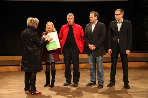 Vorschau Bild von v.l.n.r.: Mag. Georgine Heindl (Heindl-Holding),
Dipl. Ing. Jakob Dunkl (querkraft architekten), Ing. Mag Philipp
Kastl (Heindl-Holding GmbH), Dipl. Ing. Helmut Schöberl.