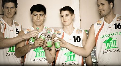 Vorschau Bild von Güssinger Knights beim Durststillen mit Güssinger
Mineralwasser