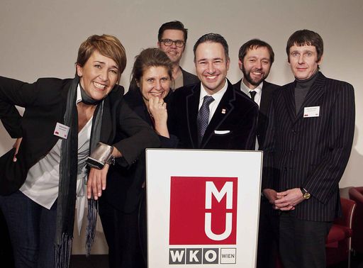  http://www.apa-fotoservice.at/galerie/3785 Im
Bild v.l.n.r.: Margarethe Bitzer (Diversity Club Österreich), A.o.
Univ. Prof. Mag. Dr. Regine Bendl (WU Wien, Gender und Diversity
Management), Mag. Norbert Pauser (Diversity & Inclusion), Hani El
Sharkawi (Leiter Karrierezentrum MODUL University Vienna), Prof. Dr.
Ivo Ponocny (Diversity Beauftragter MODUL University Vienna), Mag.
Edwin Schäffer (Leiter des Diversity-Referats Wirtschaftskammer
Wien)