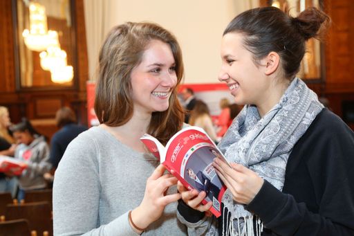 http://www.apa-fotoservice.at/galerie/3872 Im Bild:
Maturantinnen bei der CAREER Guide Diskussionsveranstaltung in der
Vienna Business School , Hamerlingplatz