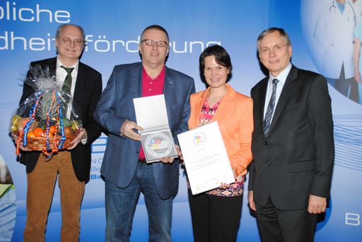  v.l.n.r.: Generaldirektor Mag. Jan Pazourek,
Obmann Gerhard Hutter, Mag. Dr. Christina Lohninger (Moorheilbad
Harbach) und Gesundheitsminister Alois Stöger
