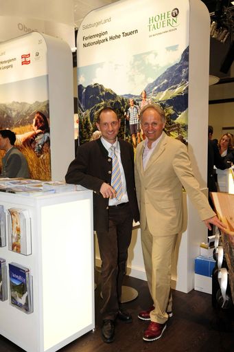  Prominenter Nationalpark-Auftritt in Berlin:
Nationalpark-Direktor Wolfgang Urban und
Ferienregions-Geschäftsführer Christian Wörister präsentierten die
Höhepunkte im Jubiläumsjahr "100 Jahre Nationalpark-Idee in
Salzburg"