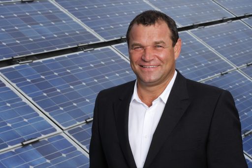 Vorschau Bild von Firmenchef Robert Kanduth hat wieder Grund zum
Lachen.