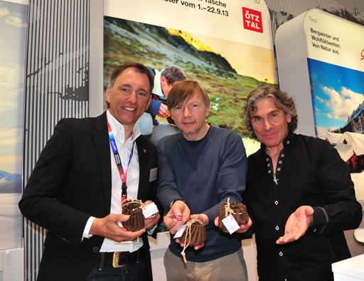  Oliver Schwarz (GF Ötztal Tourismus), Regisseur
Hubert Lepka und Mitinitiator Ernst Lorenzi präsentierten auf der
ITB das neue Wandertheater "Friedl mit der leeren Tasche"