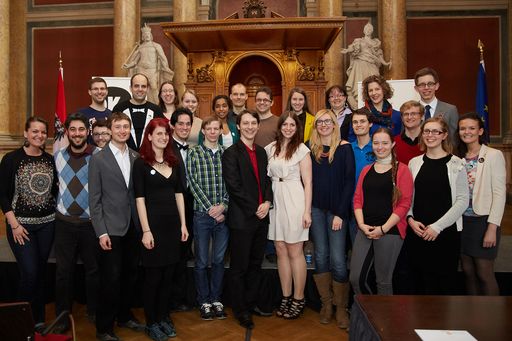http://www.apa-fotoservice.at/galerie/3965 Im Bild
das Organisationskomitee des Debattierklub Wien