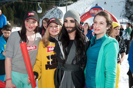  Conchita Wurst macht auch im Schnee eine gute
Figur - beim Xpress Talentewettbewerb saß sie in der Jury