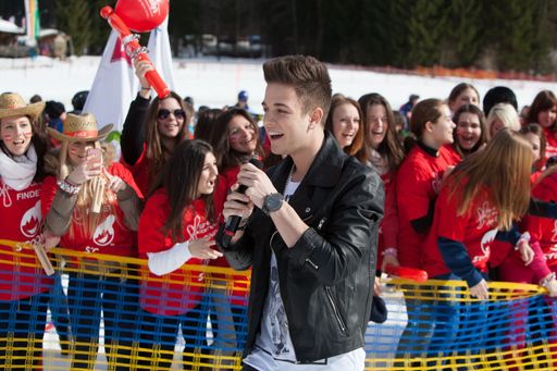 Vorschau Bild von Luca Hänni sorgt beim S'COOL Abschlussrennen für
Groupie-Stimmung unter den 1.500 SchülerInnen
