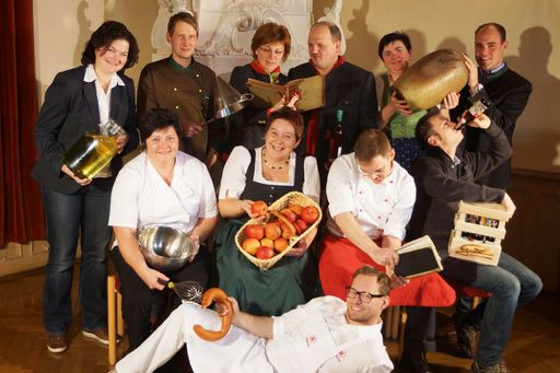  Die Wirte und Betriebe servieren "Gerichte mit
Geschichte!" beim 6. Pöllauer Genussfrühling.