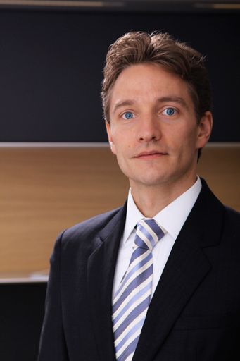Rechtsanwalt Mag. Sebastian Kellermayr, LL.M., MBA,
Gründer von K.B.L Kellermayr Business Law, freut sich auf seine
unternehmerische Tätigkeit mit seiner neuen Kanzlei in der
Kramergasse in 1010 Wien.