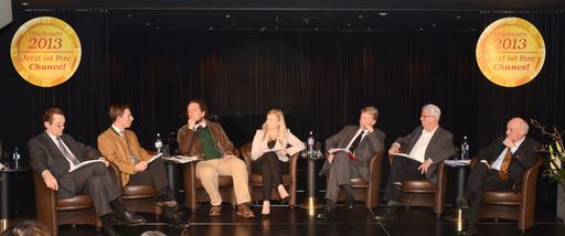 Hochkarätiges Podium beim Casinos Austria Tourismus
Talks im Casino Innsbruck, v.l.n.r.: Mag. Christopher Norden
(Tourismuswirtschaft Austria International), ÖHV-Vizepräsident
Florian Singer, ÖHV-Präsident Mag. Gregor Hoch, Mag. Nina Werlberger
(Tiroler Tageszeitung), Vorstandsdirektor Mag. Dietmar Hoscher
(Casinos Austria) LH Stv. Gerhard Reheis, Dr. Helmut Zolles,
(Tourismusexperte)