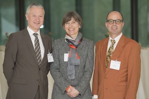 http://www.apa-fotoservice.at/galerie/3969 Im Bild
v.l.n.r.: Univ. Prof. Dr.med. Hans Drexler, Präsident der Deutschen
Gesellschaft für Arbeits- und Umweltmedizin DGAUM, Dr. med.
Christine Klien, Präsidentin der österreichischen Gesellschaft für
Arbeitsmedizin ÖGA und Dr. med. Klaus E. Stadtmüller, Präsident der
Schweizerischen Gesellschaft für Arbeitsmedizin SGARM