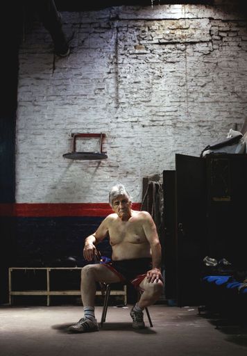Vorschau Bild von im Bild: Jose Menno Trainer Filmstill Boxeo
Constitución