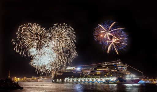 AIDAstella Taufe. Das neue Kreuzfahrtschiff
AIDAstella ist am Abend des 16. März 2013 feierlich in Warnemünde
getauft worden. Die Verwendung dieses Bildes ist für redaktionelle
Zwecke honorarfrei. Veröffentlichung bitte unter Quellenangabe:
"obs/AIDA Cruises"