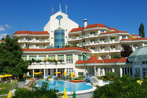  Die Hotels des GesundheitsRessorts Bad
Tatzmannsdorf setzen auch heuer wieder auf die anspruchsvollen
Kulturfestivals des Burgenlandes.