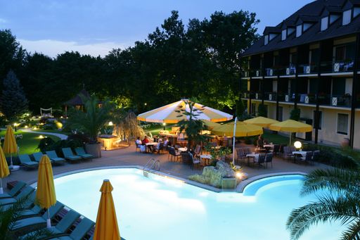  Das Wellnesshotel Hotel im Park mit eigener
Therme in Bad Radkersburg in der Steiermark bietet Wellness,
Gesundheit und Entspannung.