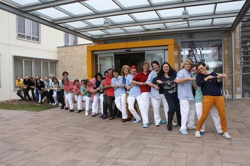 Der 1. Platz beim TELEIOS 2013 für das
burgenländische Pflegeheim Neudörfl- St. Nikolaus zeigt: Alle
MitarbeiterInnen ziehen an einem Strang.
