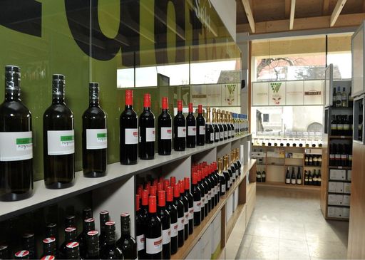 Neueröffnung des Weinmarkts mit Gästeinformation
in Poysdorf