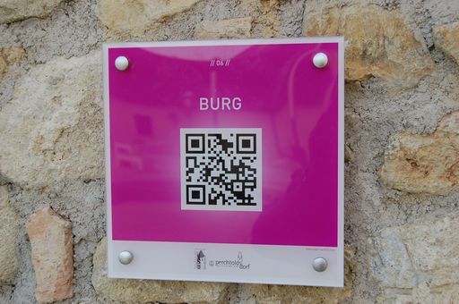 Vorschau Bild von Die QR-Code-Schilder ("sight-points") fügen sich
harmonisch in die Ensembles ein.