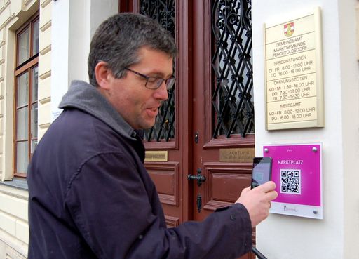  Bürgermeister Martin Schuster testet
sight-system.