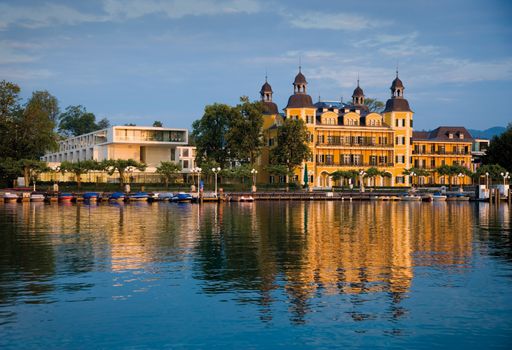  Karl Wlaschek's Immobilien am Wörthersee sind
begehrt. Durchschnittlich alle sieben Wochen kaufen internationale
Investoren eine Luxus Residenz neben dem Schlosshotel.