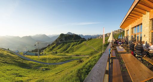 Die neue Aktiv Card der Naturparkregion Reutte
in Tirol schenkt Gästen ab der 1. Übernachtung zahlreiche
Urlaubsgenüsse zum Nulltarif.