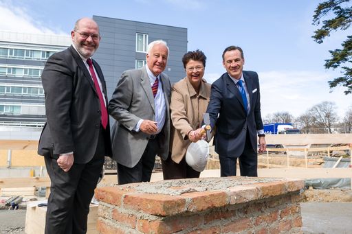 Vorschau Bild von Gemeinderat Omar Al-Rawi, Albert Boehringer (ehem.
Geschäftsführer Boehringer Ingelheim Pharma Wien),
Vizebürgermeisterin Mag.a Renate Brauner, Dr. Christian Schilling
(CEO Boehringer Ingelheim RCV).
