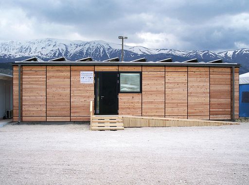 Lukas Lang Building Technologies baut
erdbebensichere Infobox und unterstützt den Wiederaufbau im
Katastrophengebiet L'Aquila.