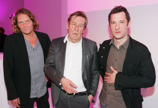  http://www.apa-fotoservice.at/galerie/4043/ Im Bild
v.l.n.r.: Die Preisträger Michael Kienzer(Kategorie Angekommen),
Gottfried Bechtold(Kategorie Verkannt) und Christoph Weber(Kategorie
Aufstrebend)