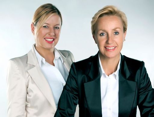 Christine Meindl-Edenstrasser (links) und Michaela
Angerer - Österreichs erste zertifizierte Master Business Coaches,
die ihre Ausbildung bei Dr. Petra Bock in Berlin absolviert haben.